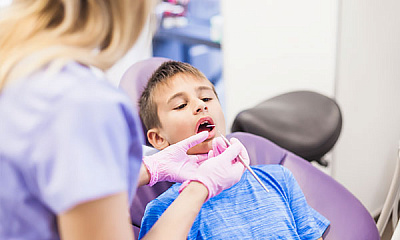 Удаление подвижного фрагмента зуба у детей