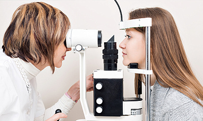 Офтальмоскопия на немидриатической ретинальной камере с микрофотографией (оба глаза)